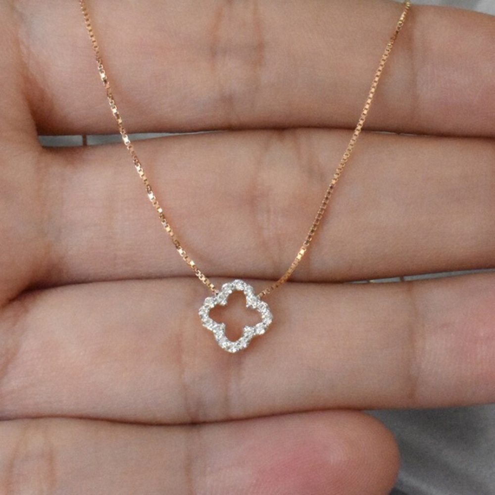 Diamond clover necklace